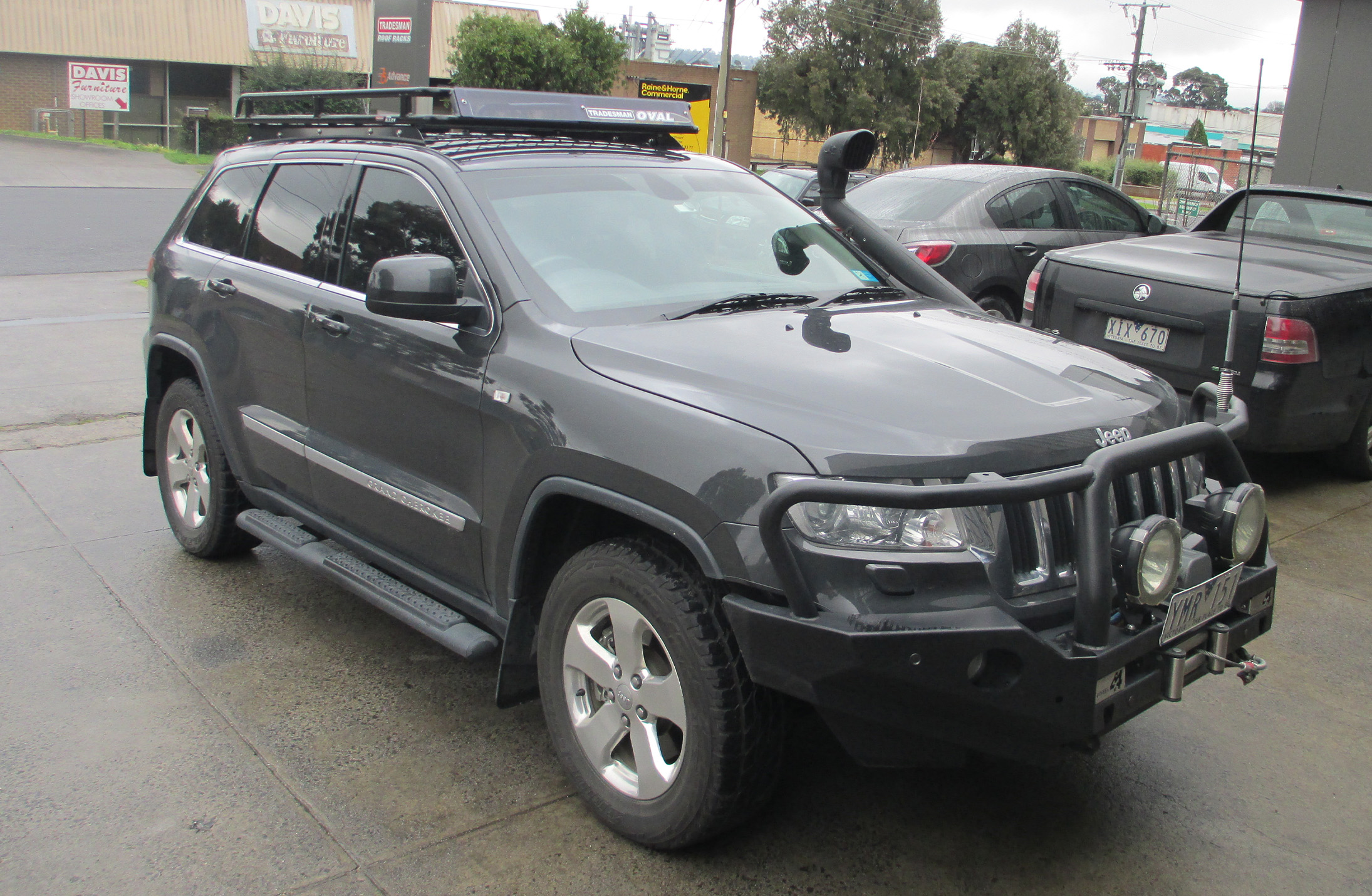 OVJCWK2C_Hero.jpg Hero image of Jeep Grand Cherokee Wagon (2011 - Current) Oval Steel Platform