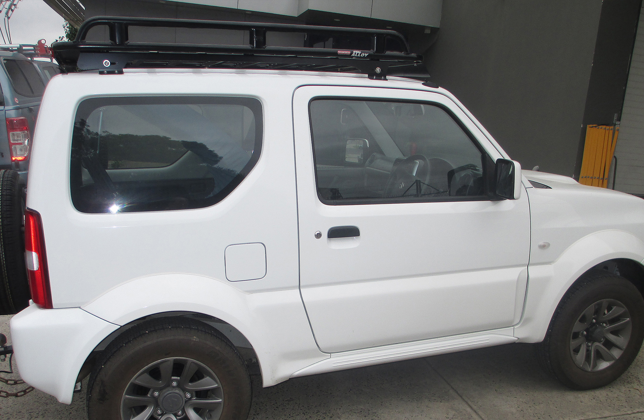 OVSJIM_Side.jpg Side image of Suzuki Jimny Wagon (2000 - 2019) Oval Steel Platform