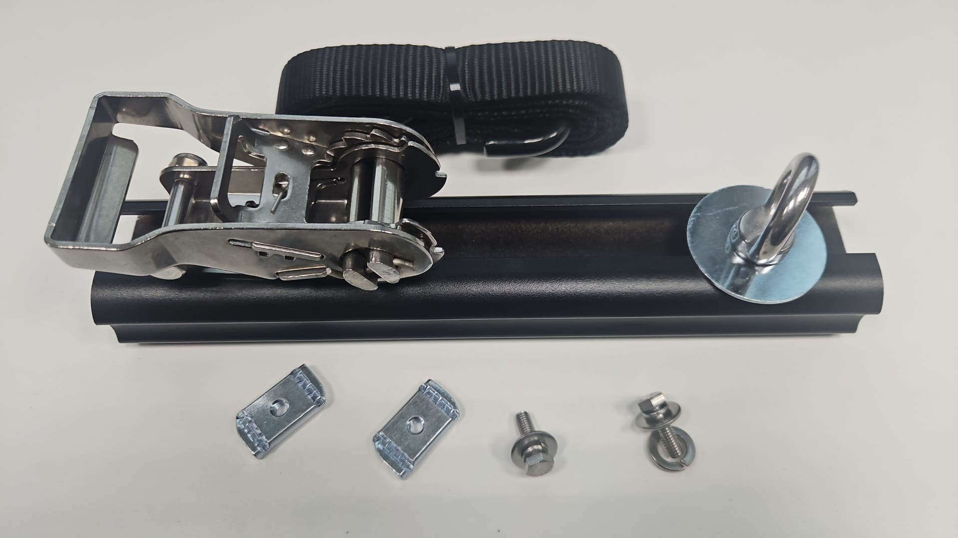 RWA-RTSE_Side.bmp Side image of Wedgetail Trade Accessory Ratchet Strap Bar Mount Style One Piece